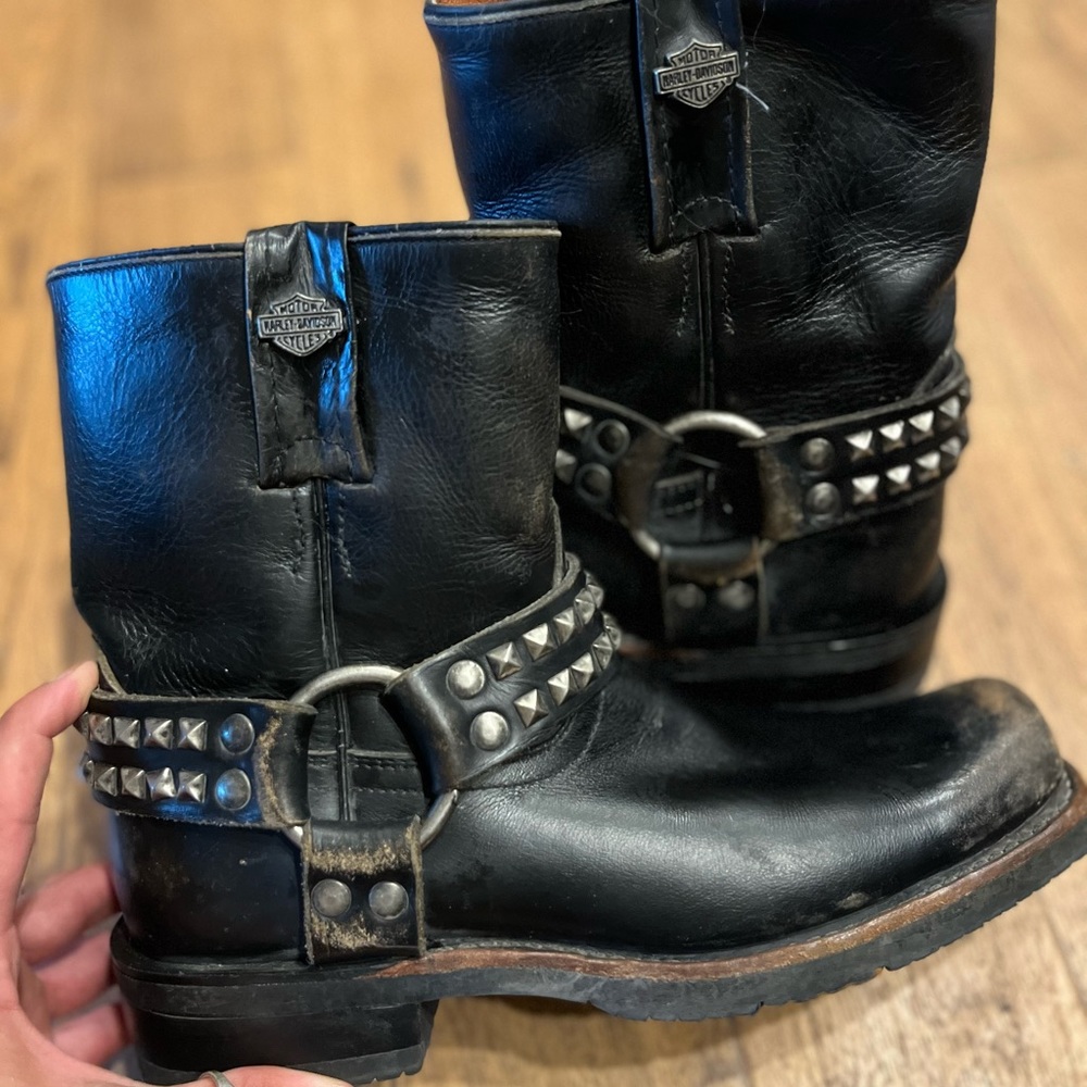HARLEY DAVIDSON leather ankle boots.